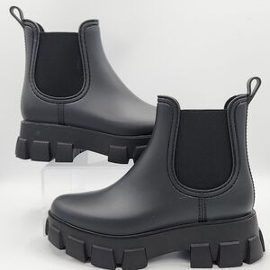 Jeffrey Campbell Matte Black Chunky Pleu Lug Sole Ankle Boots Size 9 EUC